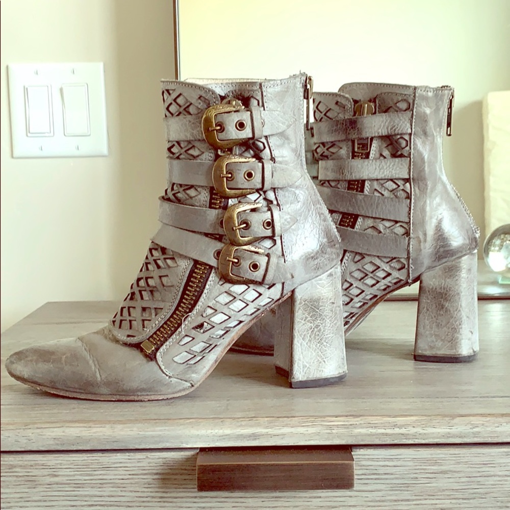 FB-Julia stone, size 9 : FREEBIRD by Steven